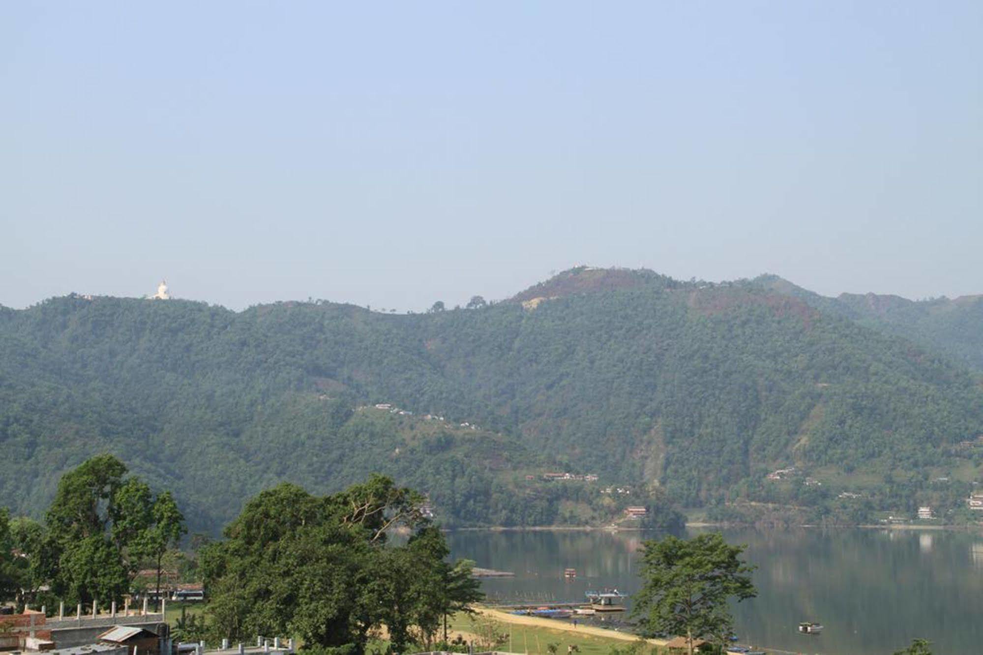 Golden Gate Hotel Pokhara Exterior foto