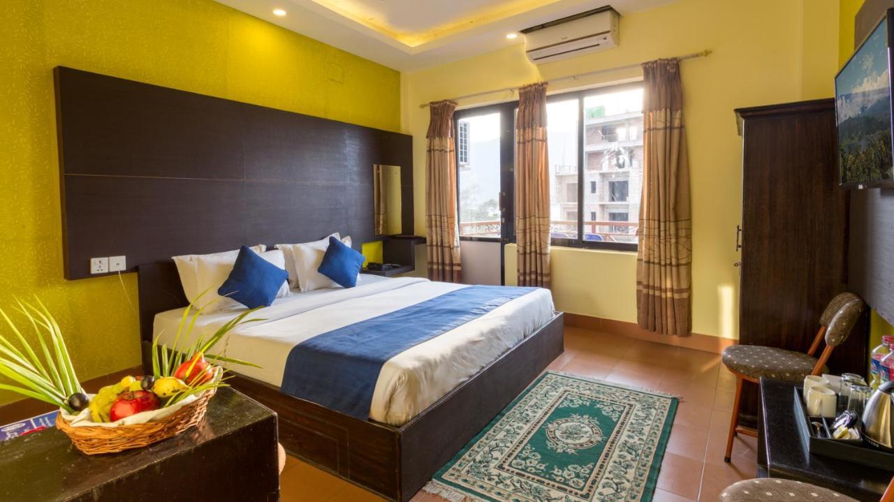Golden Gate Hotel Pokhara Exterior foto